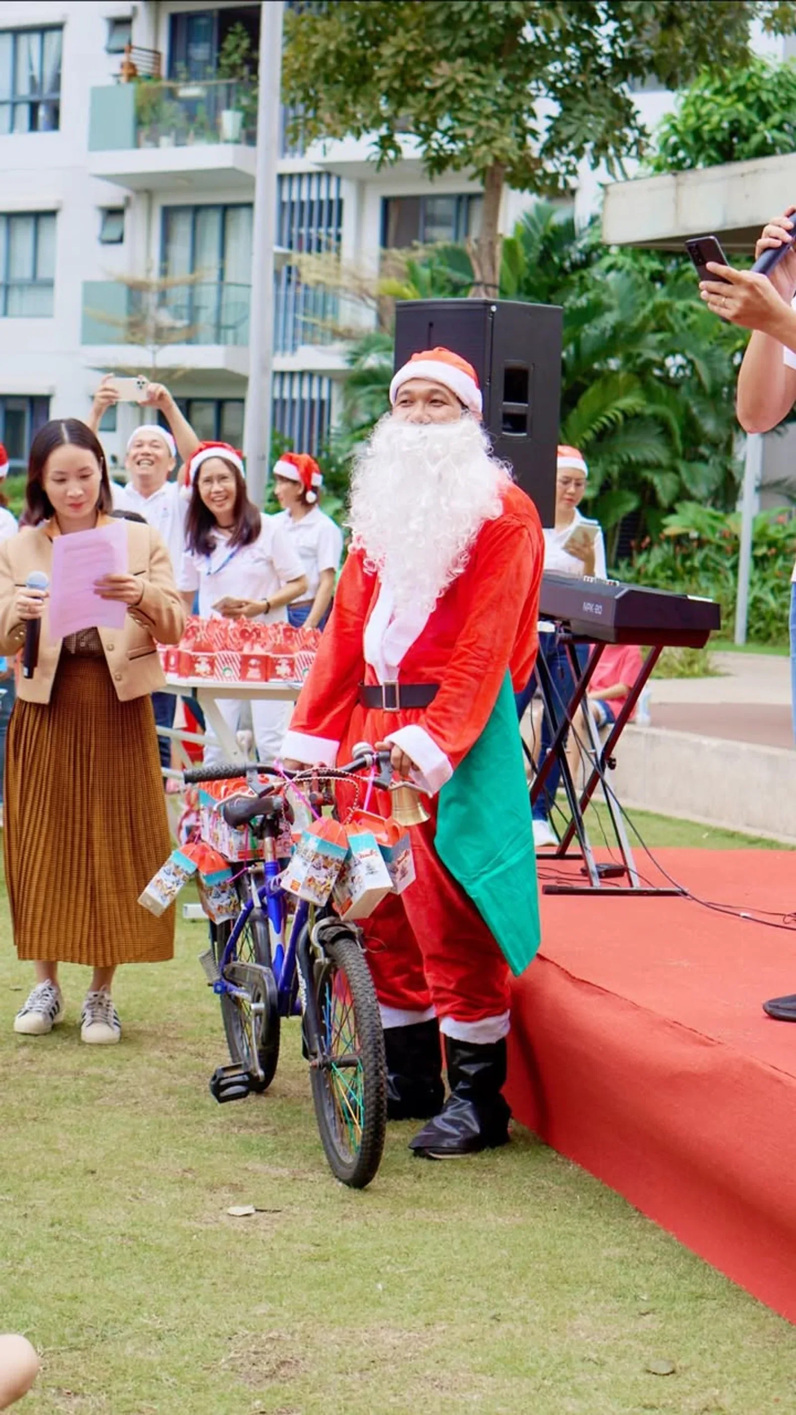 CHRISTMAS PERFORMANCE diễn ra đêm qua 23.12 với thật nhiều cảm xúc chắc chắn sẽ để lại trong chúng ta những kỉ niệm thật đẹp — ảnh 3